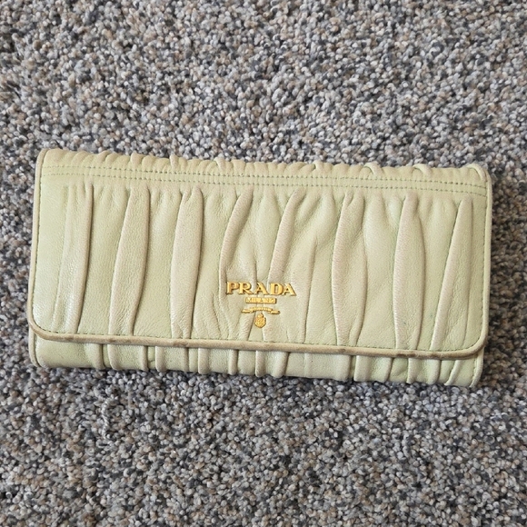 Authentic Luxury Wallet Lot - Picture 6 of 16